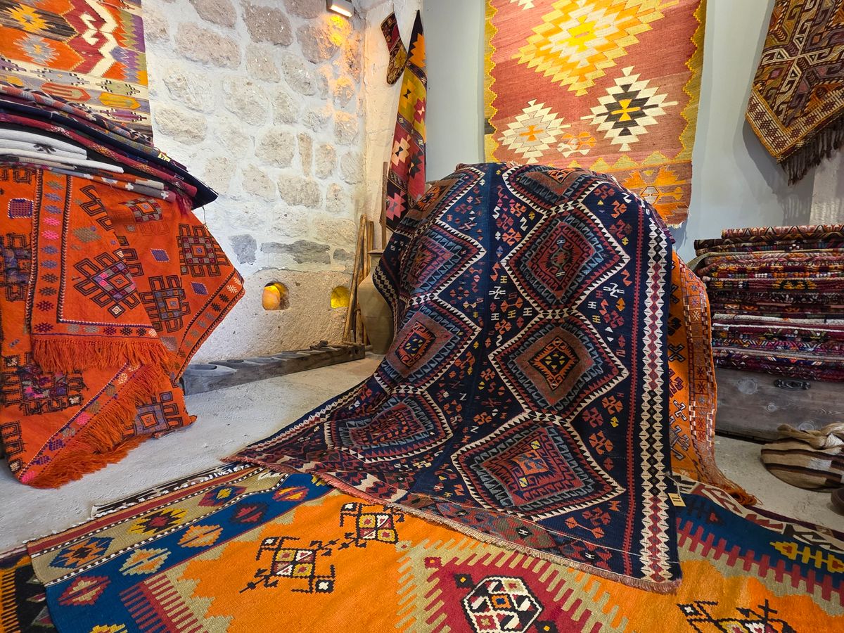 Kilim ve el dokuma halı koleksiyonu